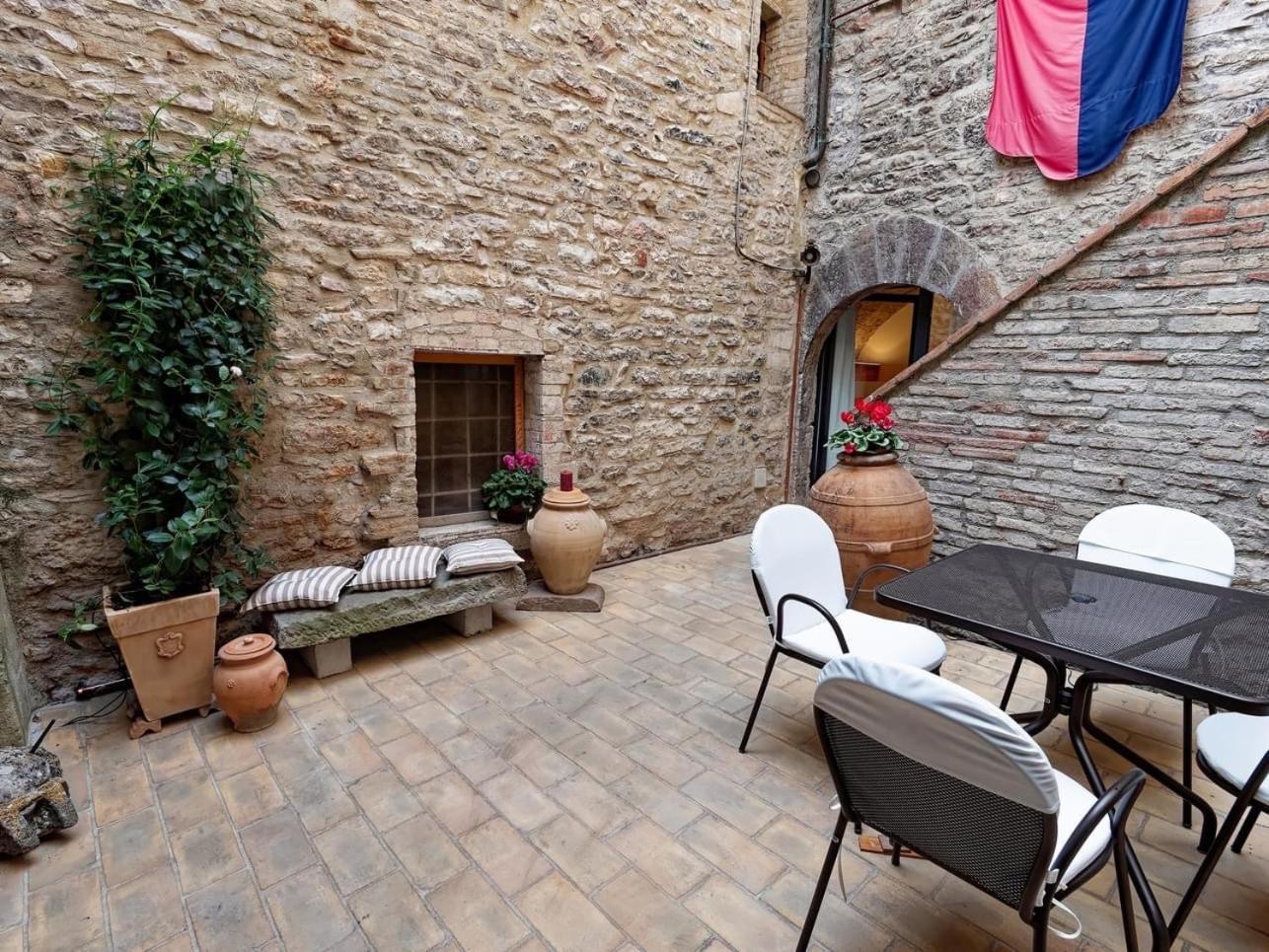 Saint Francis Apartment Assisi Esterno foto