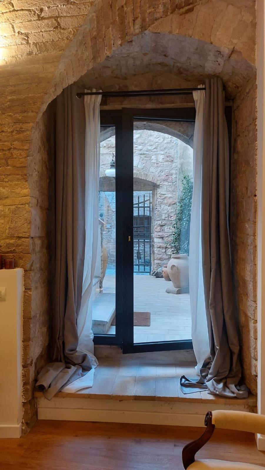 Saint Francis Apartment Assisi Esterno foto